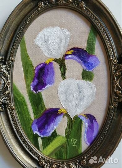 Картина маслом цветы в овальной раме из гипса