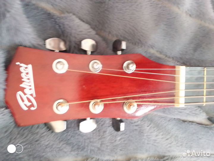 Акустическая гитара