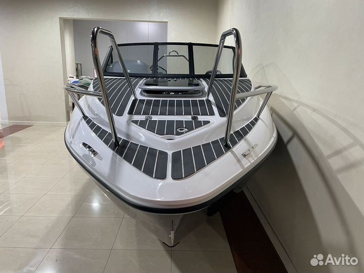 Семейная локда с каютой Phoenix 560 Cruiser