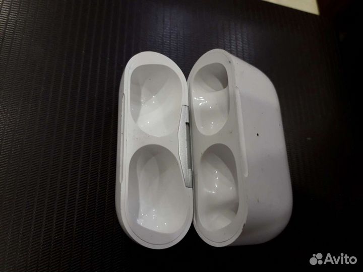 Зарядный кейс для наушников