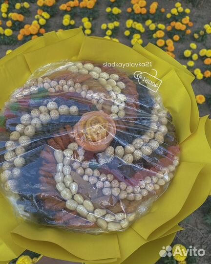 Съедобные букеты из орехов и сухофруктов