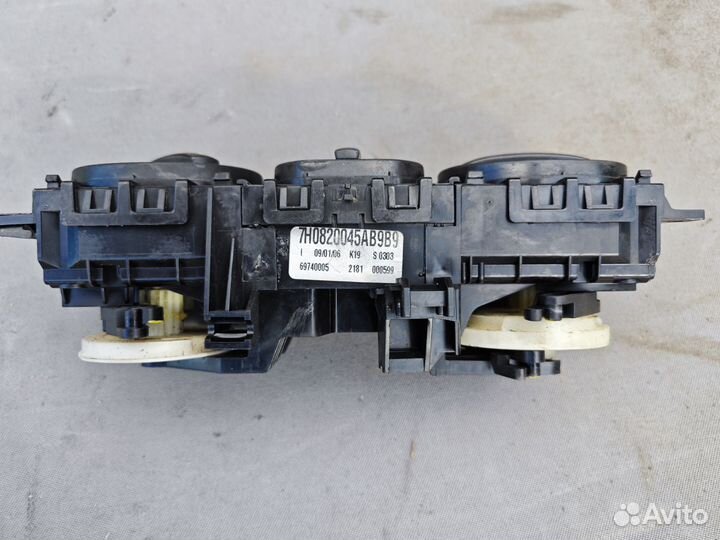 Передний блок управления печкой VW T5