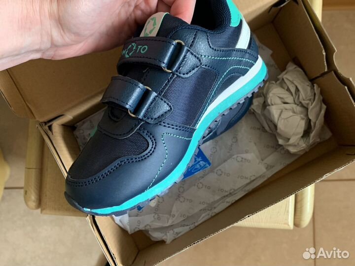 Кроссовки новые