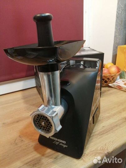 Электрическая мясорубка Redmond RMG - 1247