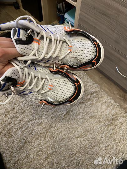 Vetements x reebok spike runner 400