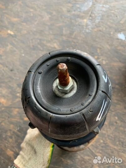 Стойка подвески передняя правая Opel Corsa C