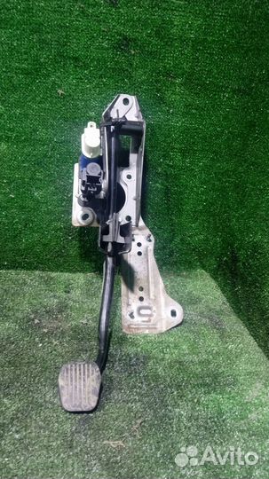 Педаль тормоза Ford Focus