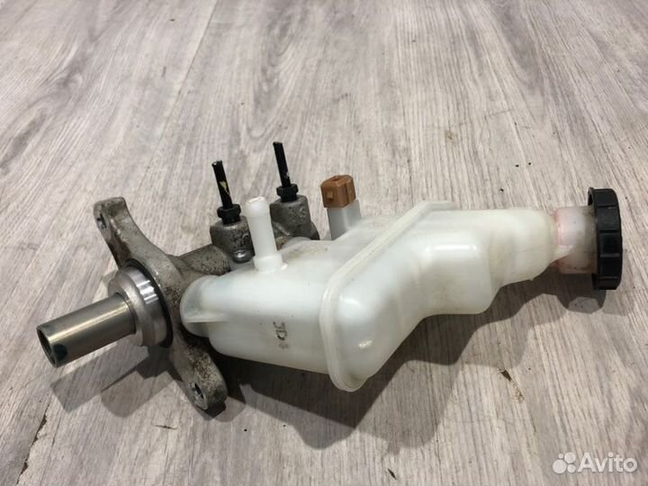 Главный тормозной цилиндр Hyundai Solaris седан