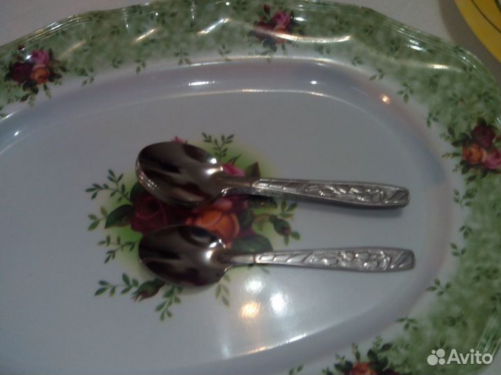 Набор из ложек и вилок с ножами