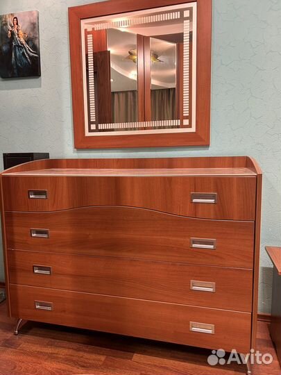 Комод с зеркалом