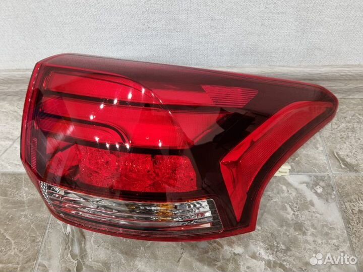 Фонарь наружный правый Mitsubishi Outlander 3 GF С