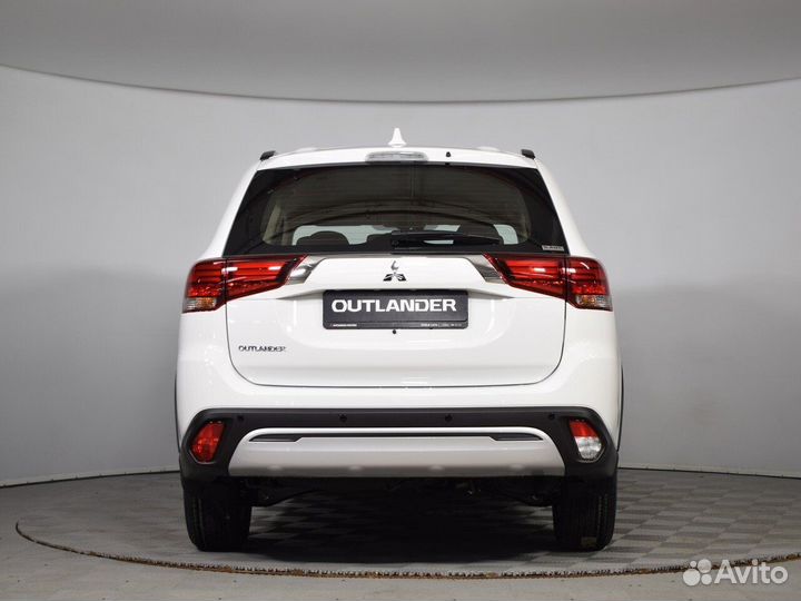 Mitsubishi Outlander 2.0 CVT, 2022