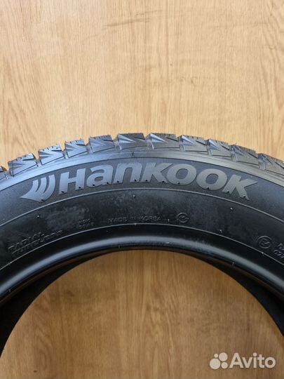 Hankook Winter I'Cept IZ2 215/60 R17
