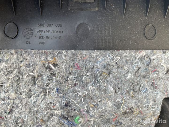 Обшивка крышки багажника VW Golf 6 2009-2012