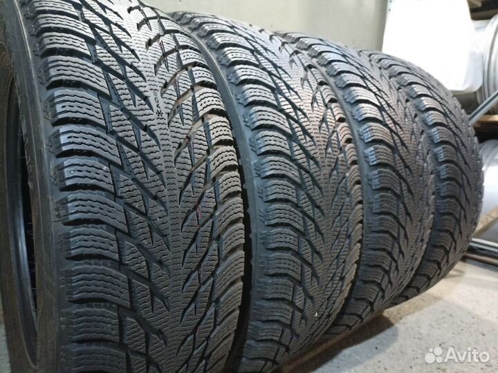 Nokian Tyres Hakkapeliitta R3 SUV 215/70 R16