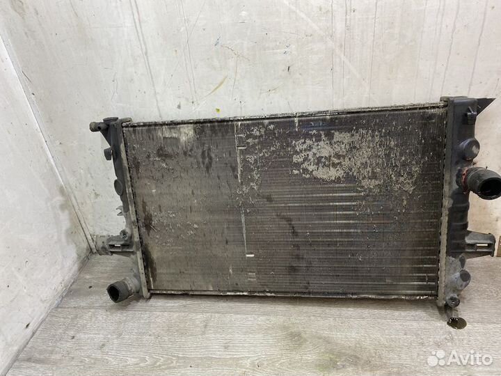 Радиатор основной Opel Astra