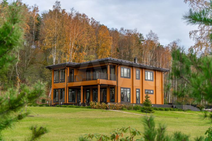 Дом 484 м² на участке 66 сот.