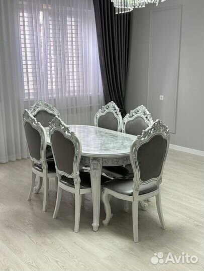 Стол в наличии