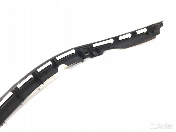 Крепление уплотнителя Audi A6 C6 Avant