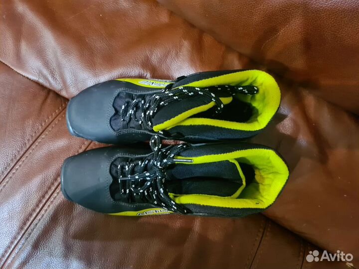 Лыжные ботинки классические