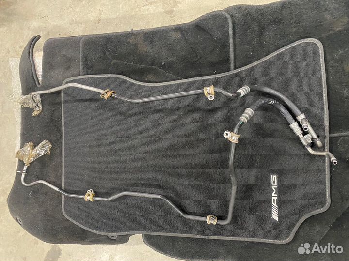 Трубка охлаждения правая АКПП Mercedes A2042701227