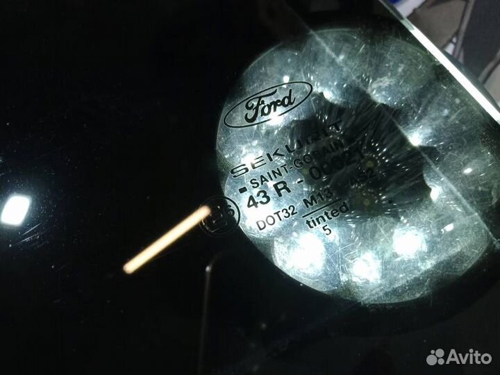 Стекло двери задней правой Ford Mondeo III 2000-2