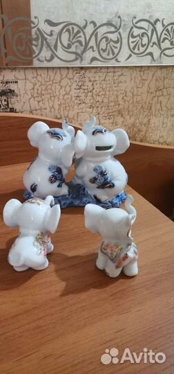 Семейство слонов фигурки