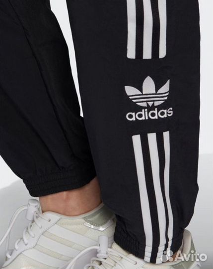 Спортивные штаны Adidas