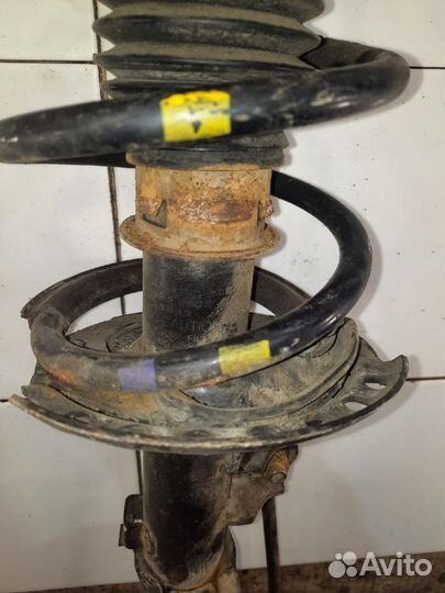 Амортизатор передний правый Hyundai Solaris 1 (RB)