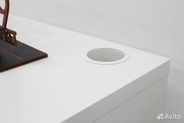 Микке Письменный стол 302.130.76 белый 73x50 IKEA