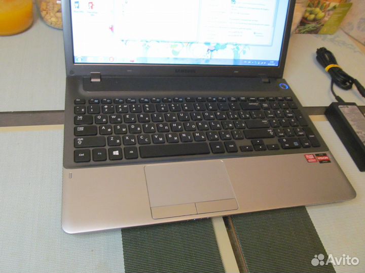 Ноутбук Samsung 4 ядра, 8 гигов, SSD 240 + HDD 750