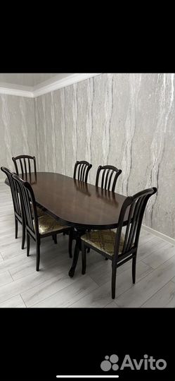 Стол и стулья