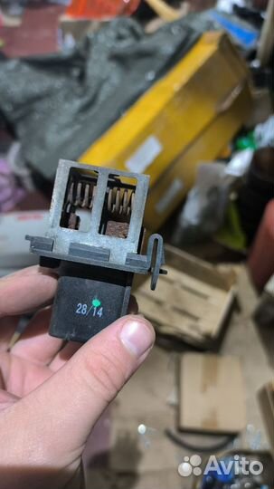 Резистор Ford Fiesta Mk6 1850718