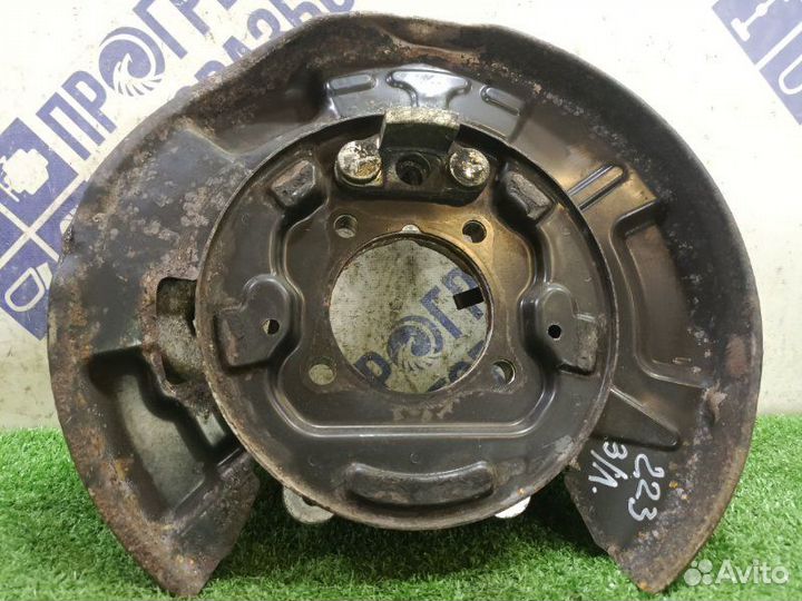 Поворотный кулак задний правый Toyota Mark X седан