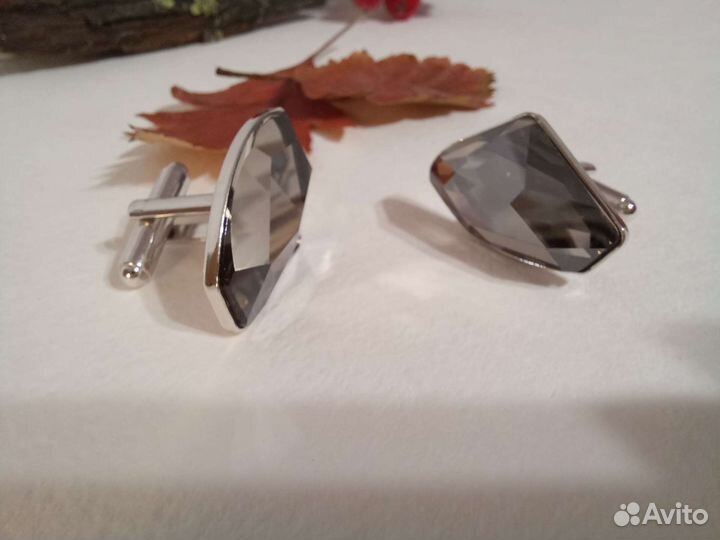 Запонки Swarovski новые