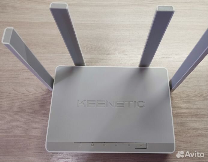 Роутер Keenetic Ultra KN-1810