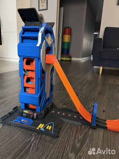 Hot wheels трек гараж