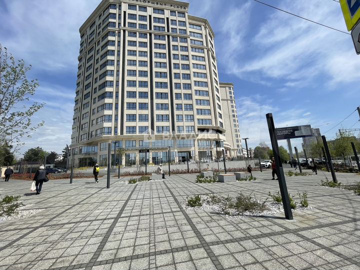 Сдам торговое помещение, 421.8 м²