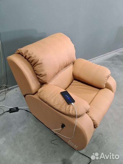 Реклайнер для маникюра с телефонной зарядкой