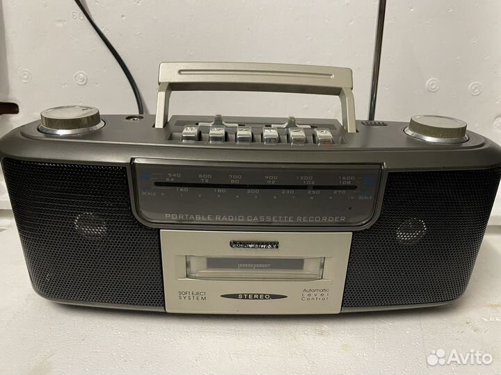 Касетный магнитофон Радиоприемник soundmax