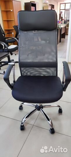 Офисное кресло