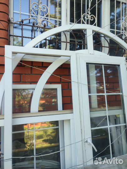 Оконный блок арочного окна