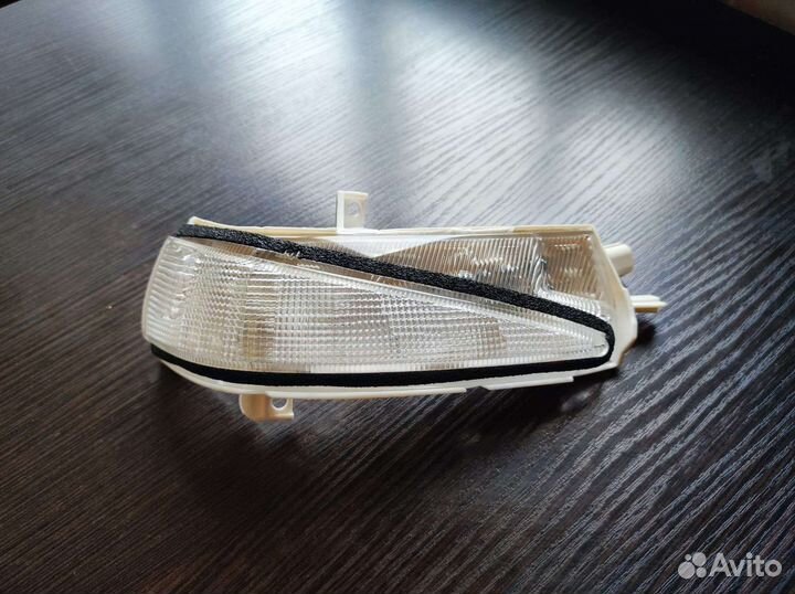 Поворотник в зеркало Honda Civic 4D