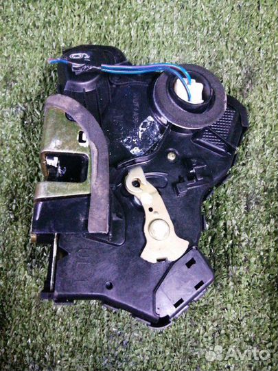 Замок двери передний левый Toyota Allion 240 2003