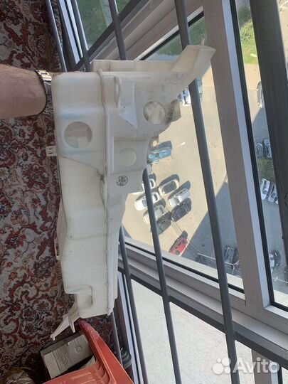 Бачок омывателя toyota land cruiser 200