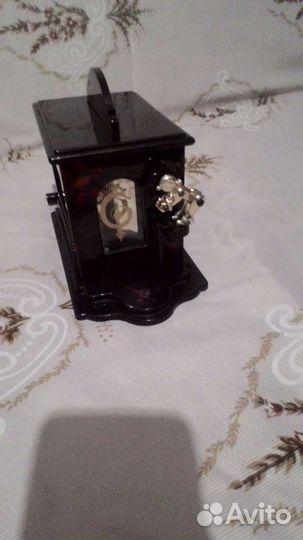 Музыкальная механическая шкатулка