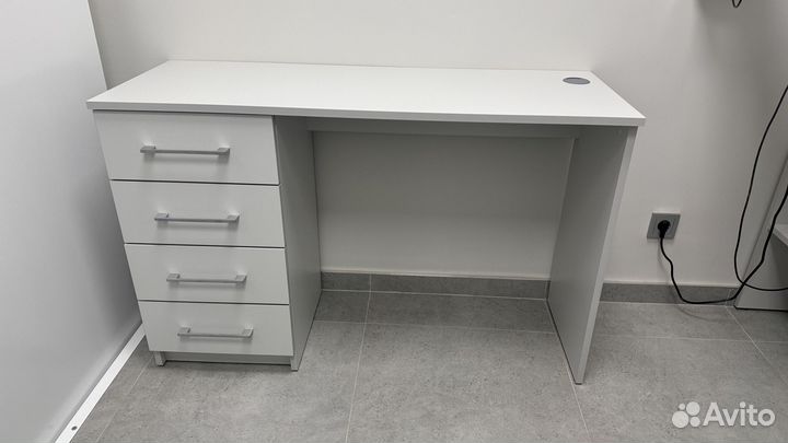 Письменный стол