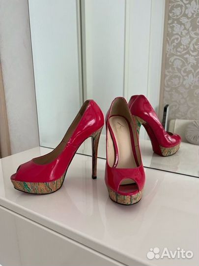 Продам брендовую обувь, одета 1-2 раза