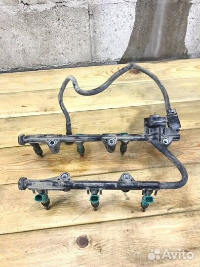 Топливная рампа с форсунками Toyota Highlander 2