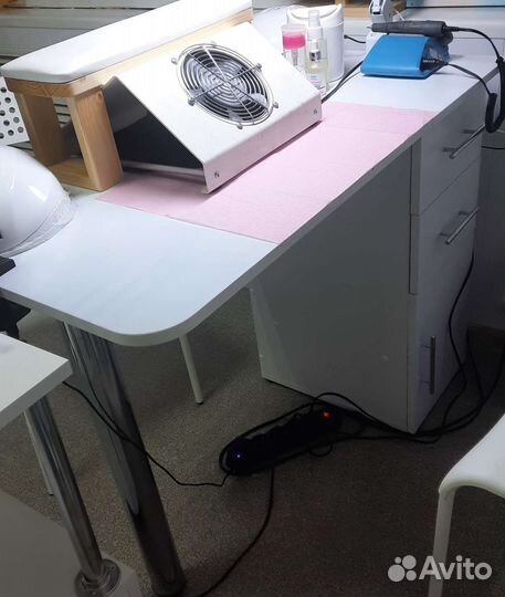 Маникюрный стол складной